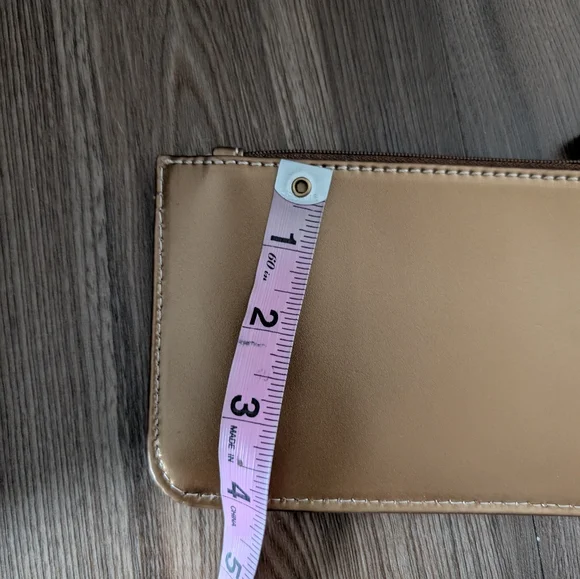 Wilsons Leather‎ Metallic Gold Wristlet - Picture 5 of 5